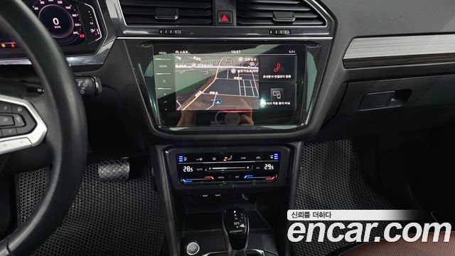 Volkswagen Tiguan Allspace 2.0 TSI Prestige 2023 — фото 15