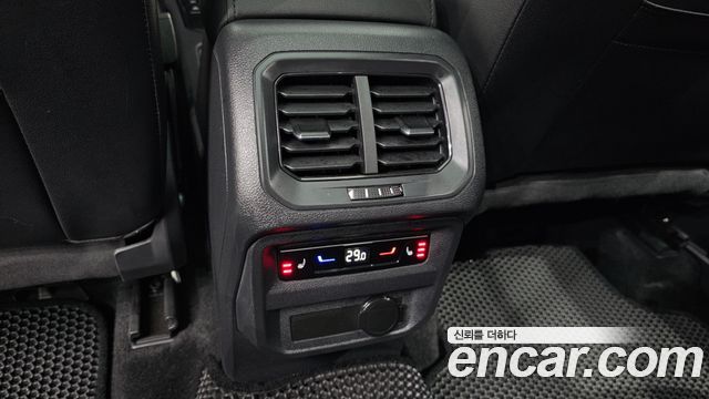 Volkswagen Tiguan Allspace 2.0 TSI Prestige 2023 — фото 19