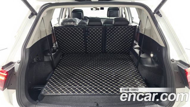 Volkswagen Tiguan Allspace 2.0 TSI Prestige 2023 — фото 20