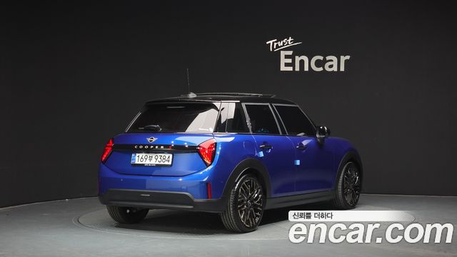MINI Cooper S (IV) 5 Door Favoured 2025 — фото 2