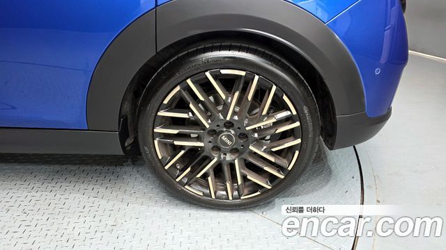 MINI Cooper S (IV) 5 Door Favoured 2025 — фото 5