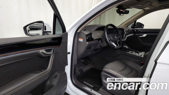 Volkswagen Touareg (III) 3.0 TDI Prestige 2023 — фото 10