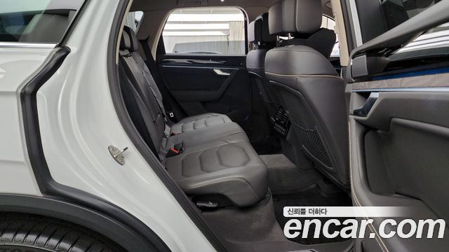 Volkswagen Touareg (III) 3.0 TDI Prestige 2023 — фото 16