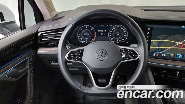 Volkswagen Touareg (III) 3.0 TDI Prestige 2023 — фото 17
