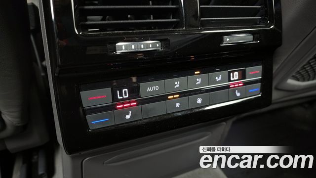 Volkswagen Touareg (III) 3.0 TDI Prestige 2023 — фото 23