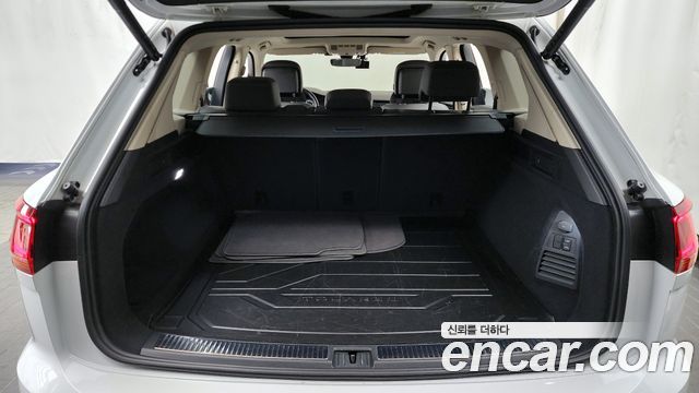 Volkswagen Touareg (III) 3.0 TDI Prestige 2023 — фото 24