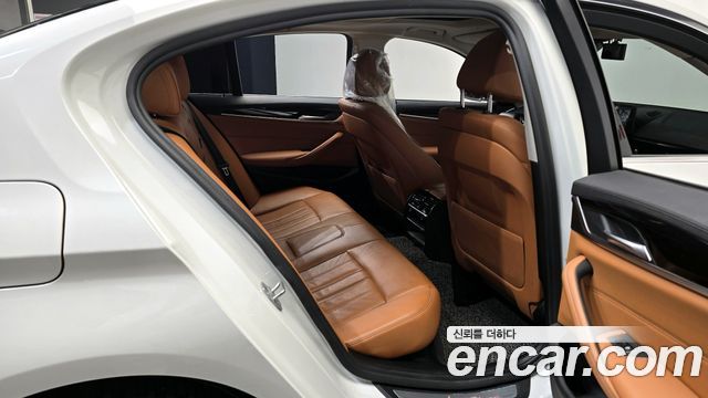BMW 5 Series (G30) 520d Luxury Special Edition 2018 — фото 12