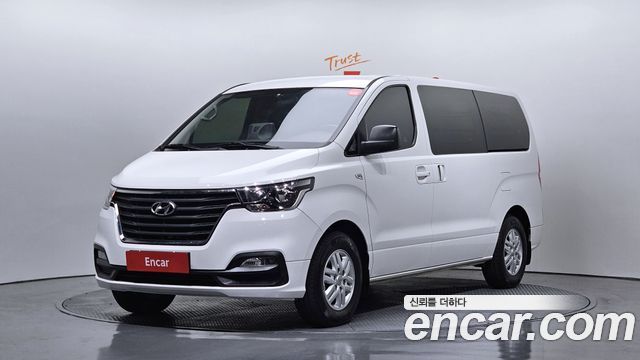 Hyundai Grand Starex Van 3-Seater Smart