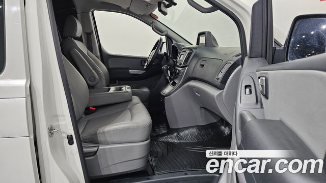 Hyundai Grand Starex Van 3-Seater Smart 2021 — фото 10