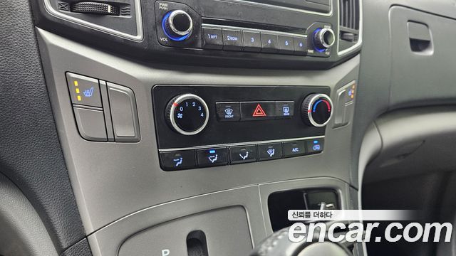 Hyundai Grand Starex Van 3-Seater Smart 2021 — фото 14