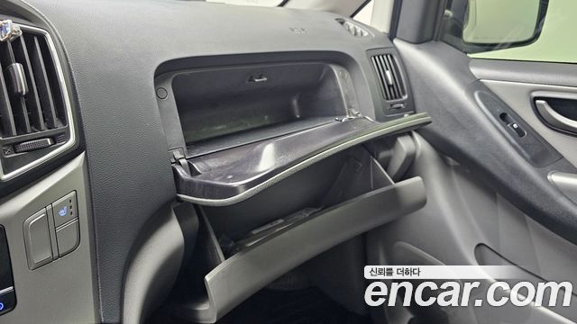Hyundai Grand Starex Van 3-Seater Smart 2021 — фото 17