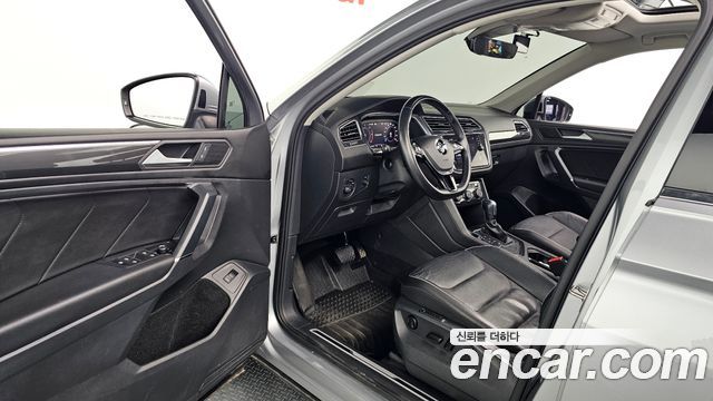 Volkswagen Tiguan Allspace 2.0 TDI Prestige 2020 — фото 12