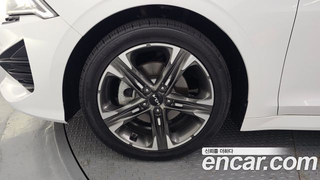 Kia K5 (III) 2.0 Prestige 2022 — фото 24