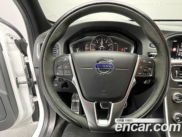 Volvo S60 Polester 2nd 2017 — фото 15