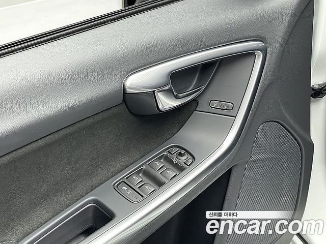 Volvo S60 Polester 2nd 2017 — фото 21