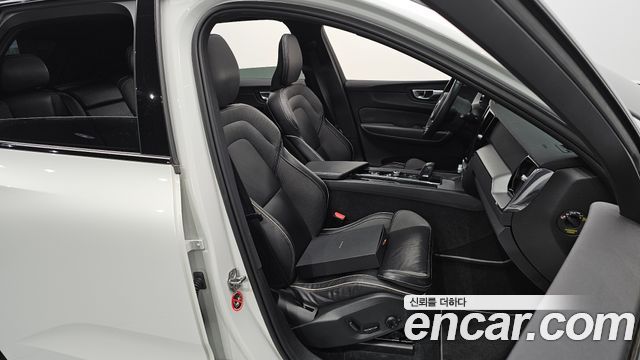 Volvo XC60 (II) T8 R-Design 2021 — фото 10
