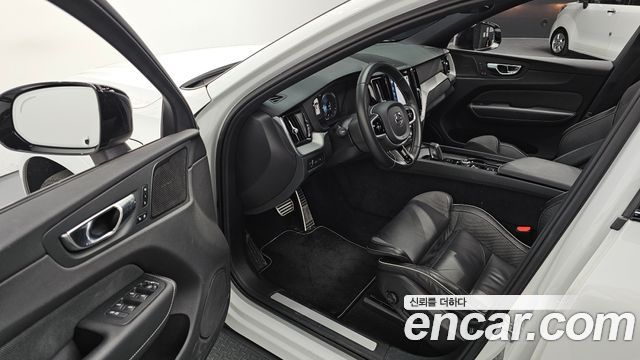 Volvo XC60 (II) T8 R-Design 2021 — фото 11