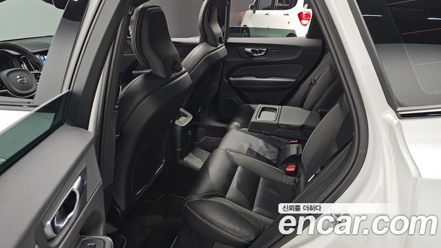 Volvo XC60 (II) T8 R-Design 2021 — фото 12