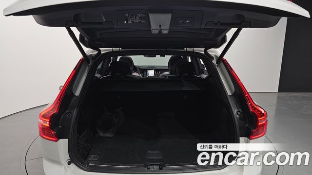 Volvo XC60 (II) T8 R-Design 2021 — фото 20