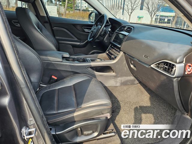 Jaguar F-PACE 20d Prestige 2017 — фото 17
