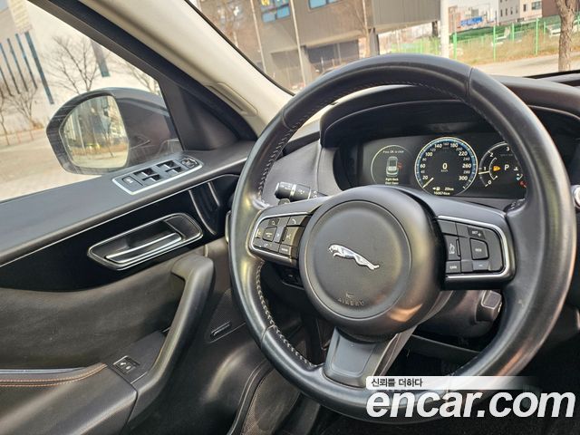 Jaguar F-PACE 20d Prestige 2017 — фото 22