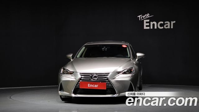 Lexus IS200t Supreme 2017 — фото 3