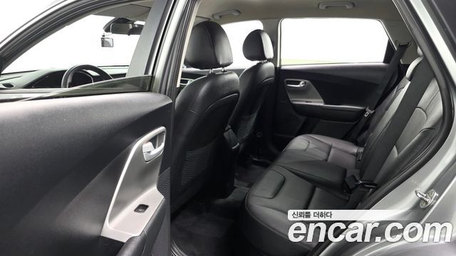 Kia Niro 1.6 HEV Trendy 2022 — фото 12