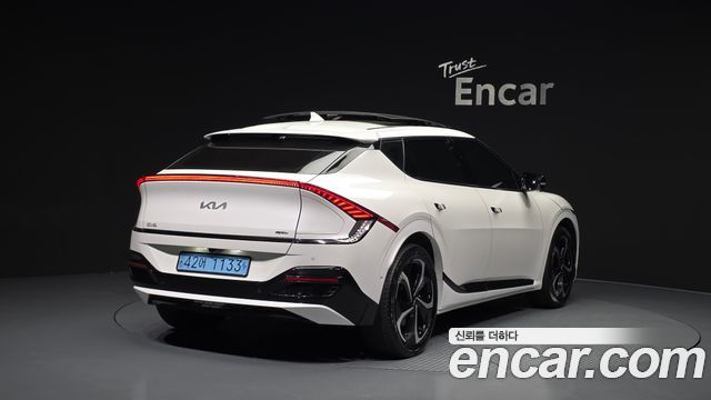 Kia EV6 Long Range 4WD GT Line 2023 — фото 2