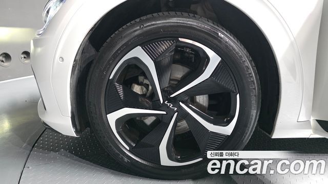 Kia EV6 Long Range 4WD GT Line 2023 — фото 5