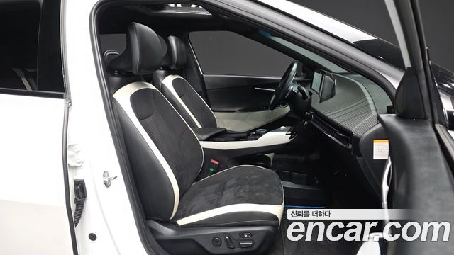 Kia EV6 Long Range 4WD GT Line 2023 — фото 11