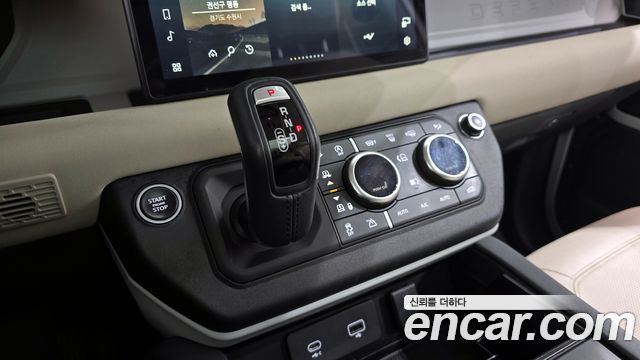 Land Rover Defender (L663) 110 D250 SE 2022 — фото 9