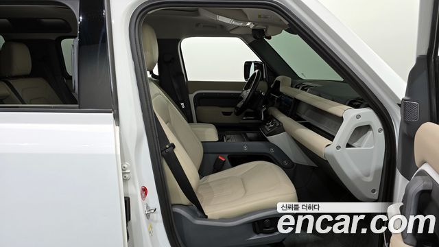 Land Rover Defender (L663) 110 D250 SE 2022 — фото 11