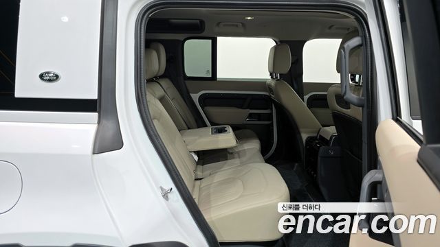 Land Rover Defender (L663) 110 D250 SE 2022 — фото 12