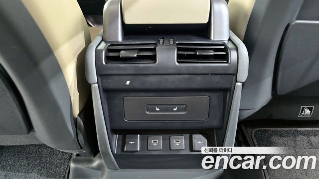 Land Rover Defender (L663) 110 D250 SE 2022 — фото 19