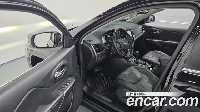 Jeep Cherokee (KL) 2.4 Limited AWD 2021 — фото 11