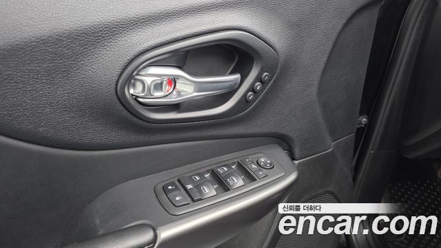 Jeep Cherokee (KL) 2.4 Limited AWD 2021 — фото 19
