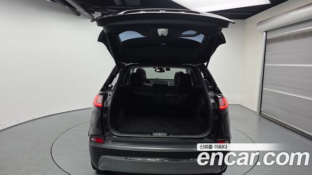 Jeep Cherokee (KL) 2.4 Limited AWD 2021 — фото 20