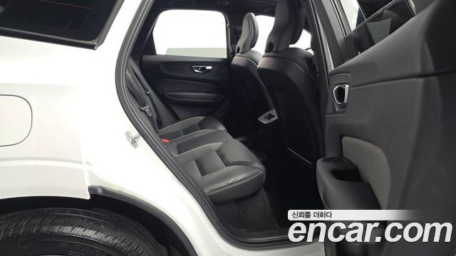 Volvo XC60 (II) T8 R-Design 2021 — фото 16