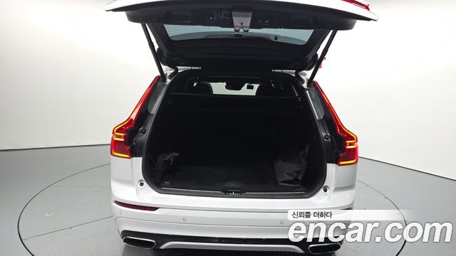 Volvo XC60 (II) T8 R-Design 2021 — фото 24