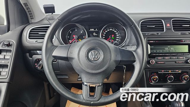 Volkswagen Golf (VI) 1.6 TDI Blue Motion 2012 — фото 16