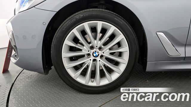 BMW 5 Series (G30) 520d Luxury Special Edition 2018 — фото 5