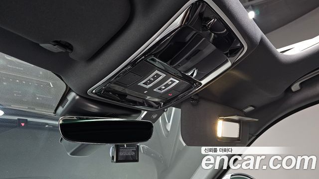 Land Rover Range Rover Velar 3.0 D300 R-Dynamic SE 2019 — фото 13