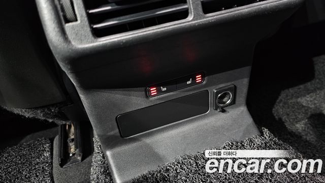 Land Rover Range Rover Velar 3.0 D300 R-Dynamic SE 2019 — фото 17