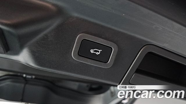 Land Rover Range Rover Velar 3.0 D300 R-Dynamic SE 2019 — фото 19
