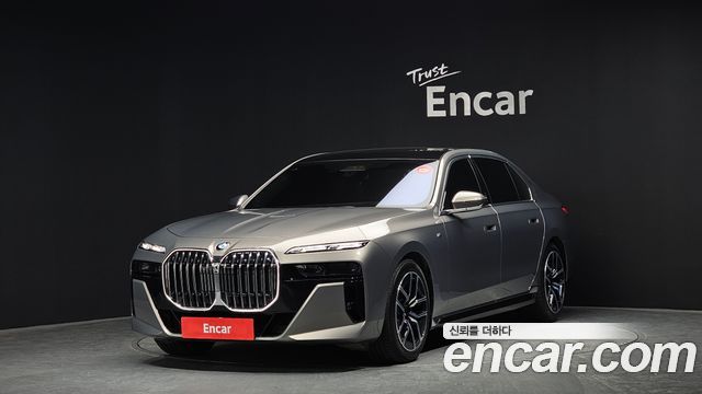 BMW 7 Series (G70) 740i xDrive M Sport 2024 — фото 1