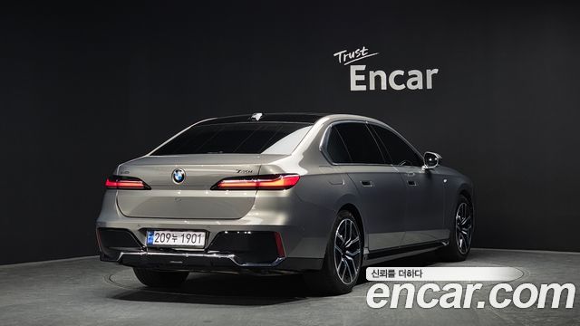 BMW 7 Series (G70) 740i xDrive M Sport 2024 — фото 2