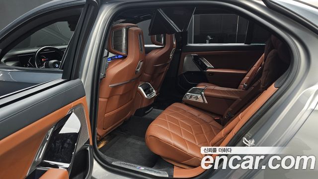 BMW 7 Series (G70) 740i xDrive M Sport 2024 — фото 16