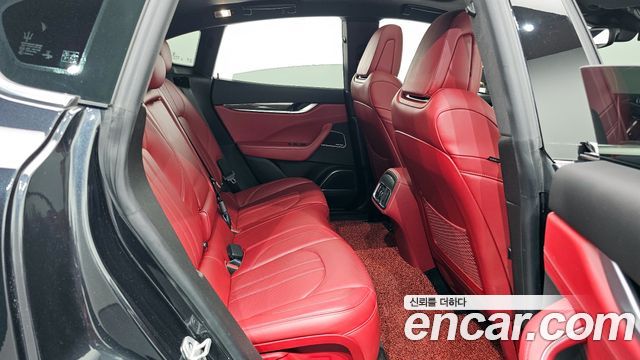 Maserati Levante 3.0 AWD GranSport 2018 — фото 12