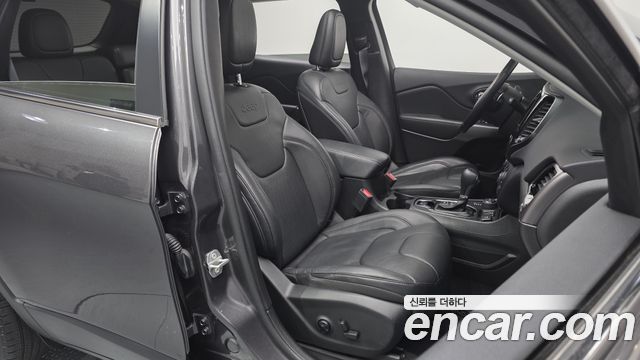 Jeep Cherokee (KL) 2.4 Limited AWD 2021 — фото 16
