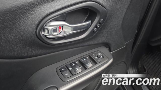 Jeep Cherokee (KL) 2.4 Limited AWD 2021 — фото 18
